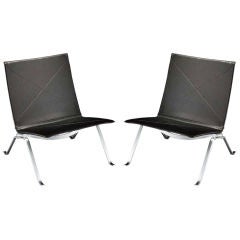 Pair of PK22 chairs by Poul Kjaerholm for Frirtz Hansen