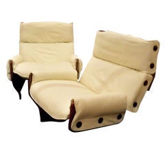 A Pair of Modernist Club Chairs in Leather by Osvaldo Borsani