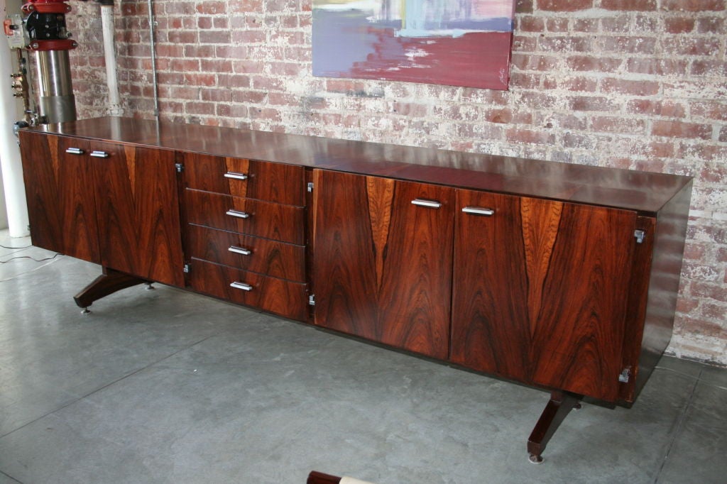 50's Jorge Zalszupin jacaranda sideboard with four drawers and two compartments with two doors each, metal pulls