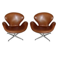 Pair of Vintage Arne Jacobsen Swan Chairs for Fritz Hansen