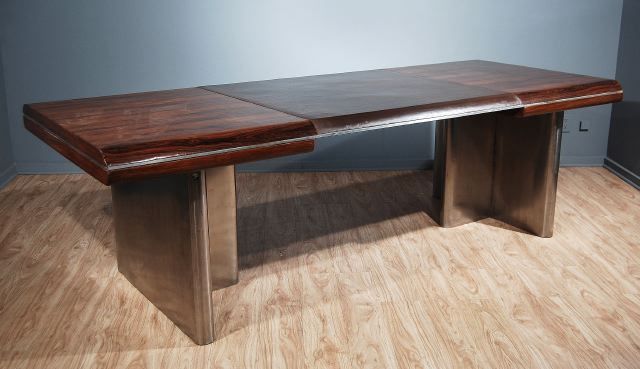 Late 20th Century Large Scale International Modern Style Desk For Sale