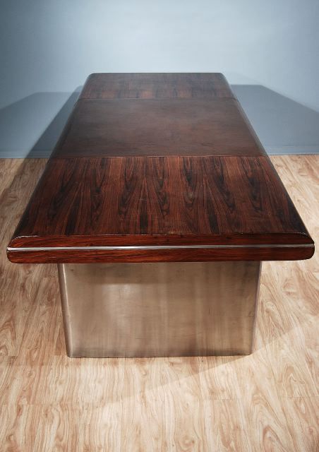 Large Scale International Modern Style Desk For Sale 1