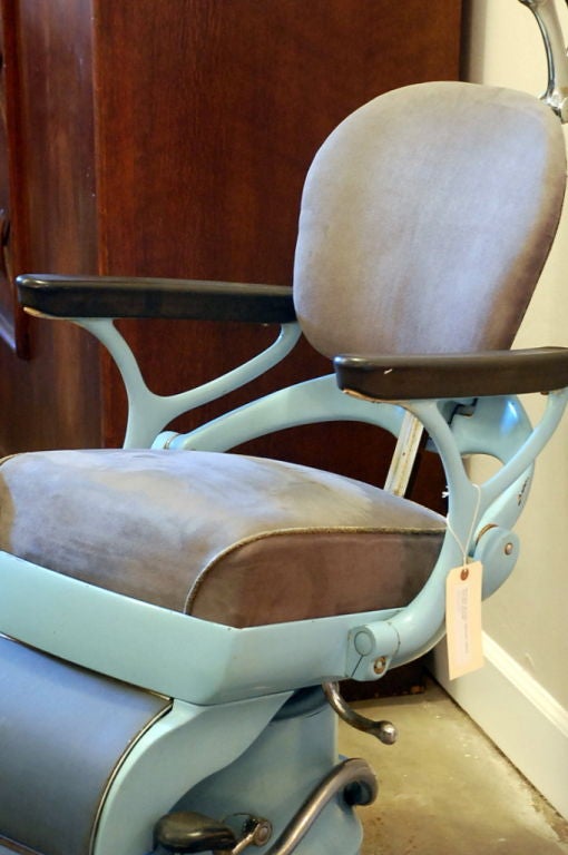 20th Century Heavy articulated dentist chair