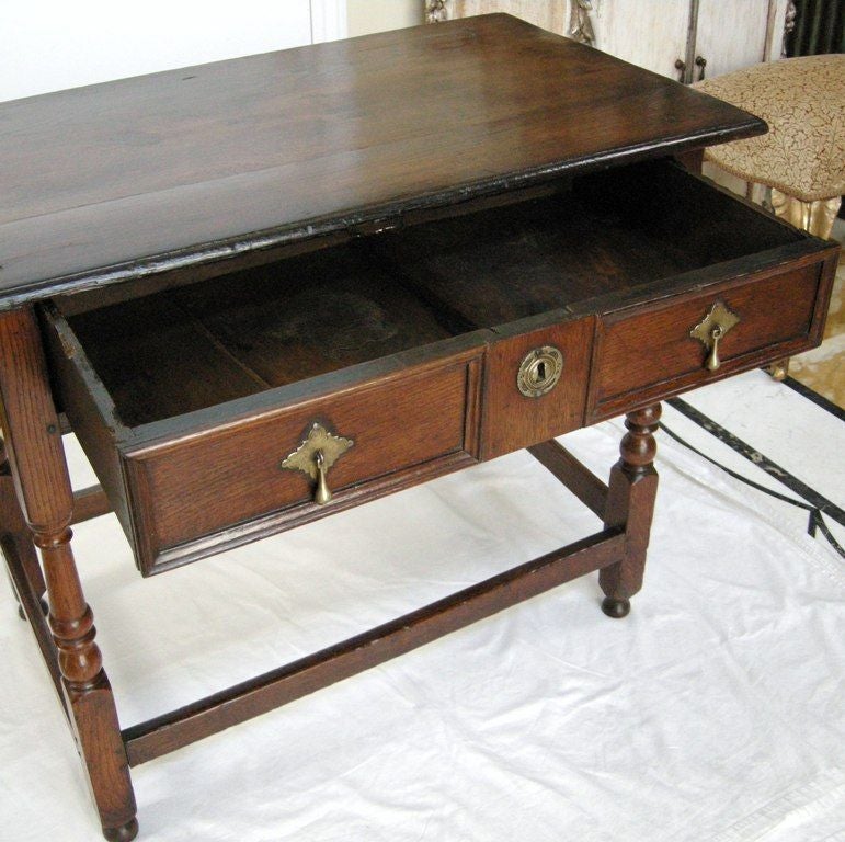 18th C. William & Mary Table (GMD#2521)