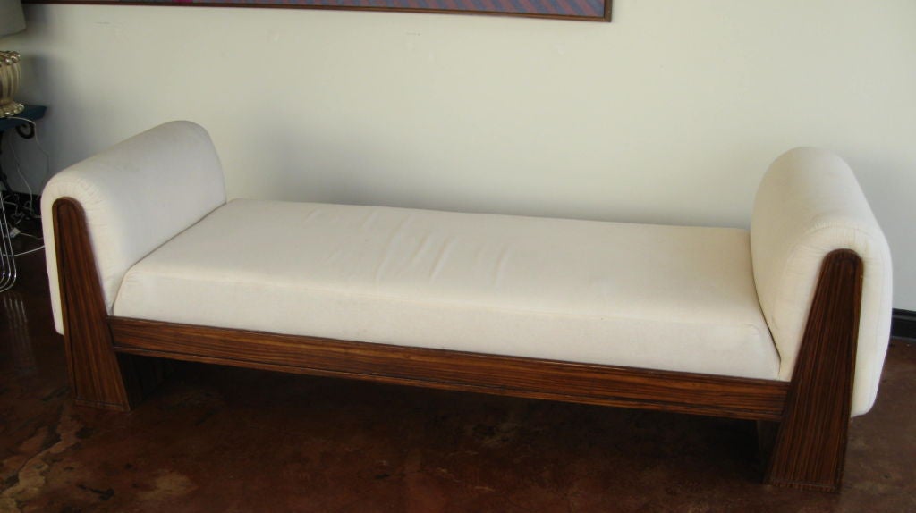 1930'S WOOD DAYBED IN THE MANNER OF JEAN MICHEL FRANK. MADE OF ROSEWOOD AND UPHOLSTERED IN COTTON FABRIC.