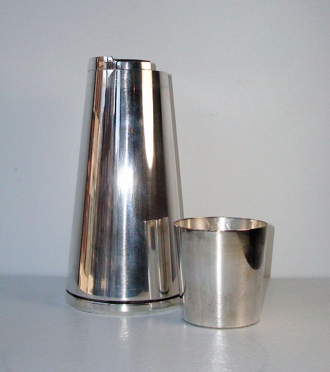 Tapered architectural minimalist silverplate cocktail shaker by Napier in excellent condition and a great addition to a collection or as a decorative object. 2 pieces, one to shake and one to drink.
