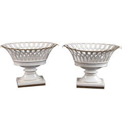 PAIR OF CONTINENTAL PORCELAIN BASKETS.