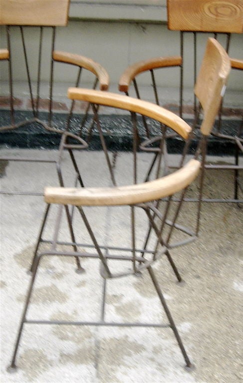 Set di cinque poltrone Selrite, di grande forma. Posti mancanti. Abbiamo anche altre 6 poltrone e un divano a due posti con la tappezzeria pronta.    