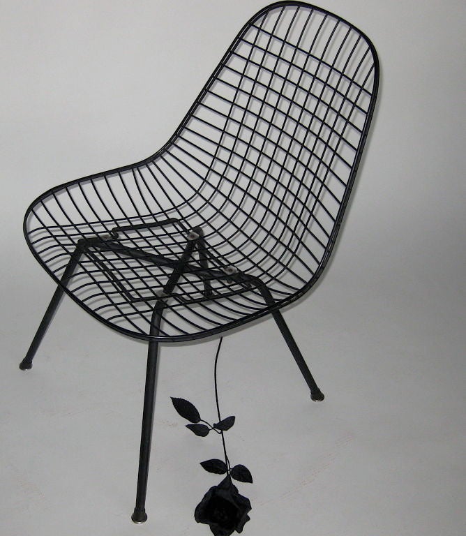 Metal EARLY LOW LOUNGE X BASE WIRE SHELL CHAIR BY CHARLES EAMES