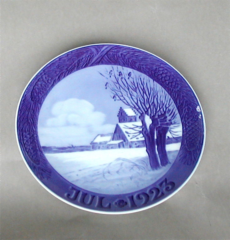 20th Century COLLECTION OF CHRISTMAS PLATES BY ROYAL COPENHAGEN AND B & G
