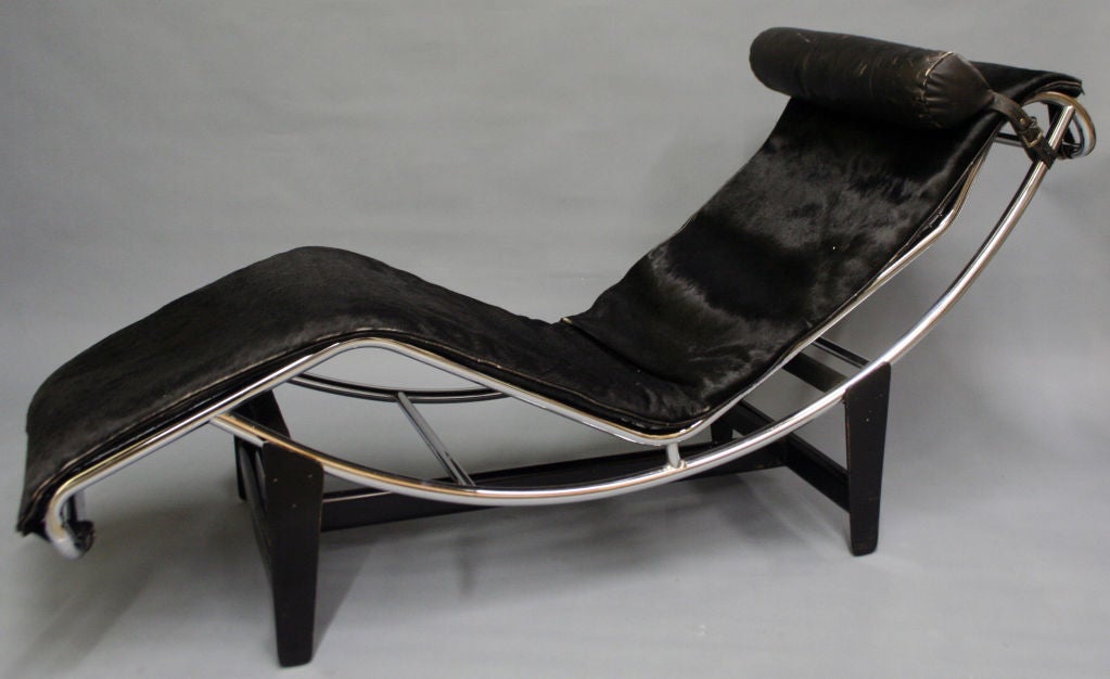 An Iconic Corbusier LC-4 Chaise Lounge in Black Cowhide