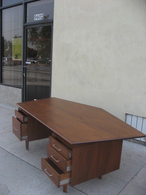 Mid-20th Century Trapezoidal Top and Front Walnut Executiv Desk by Hiebert
