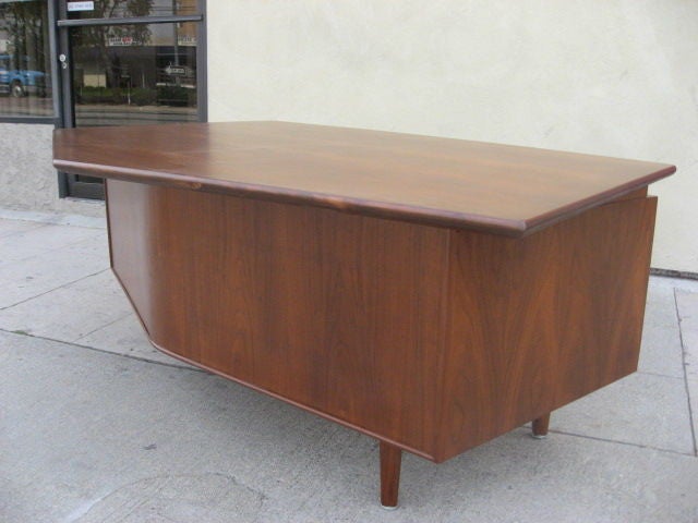 Trapezoidal Top and Front Walnut Executiv Desk by Hiebert 1