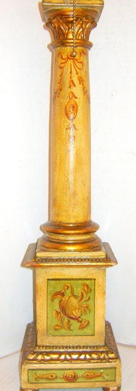 Zwei italienische, handbemalte Holztischlampen mit originaler Patina, um 1920.

Abmessungen:
Höhe des Körpers: 21,5