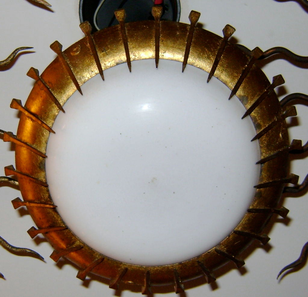 Luminaire en métal doré avec verre dépoli Bon état - En vente à New York, NY