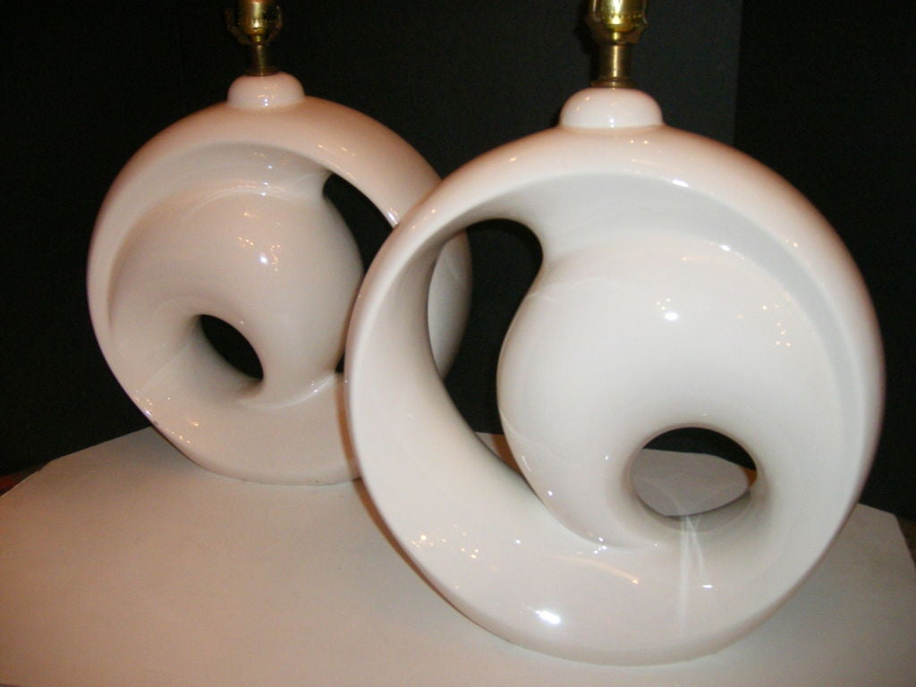 Large White Porcelain Lamps In Good Condition For Sale In New York, NY