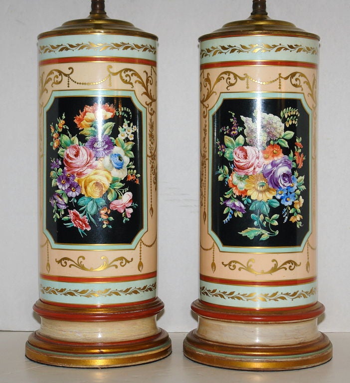 Français Lampes de table porcelaine à motifs floraux en vente