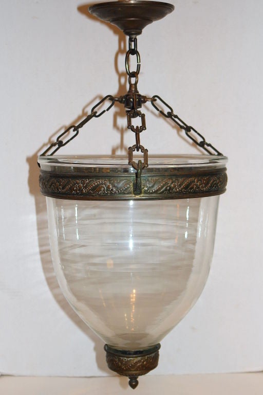 Italian blown glass lantern to be set up with an interior cluster, circa 1900. Four lights.
Measurements:
Diameter: 12.5