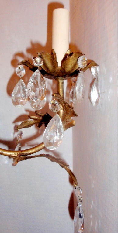 Lustre en métal doré avec cristaux Bon état - En vente à New York, NY