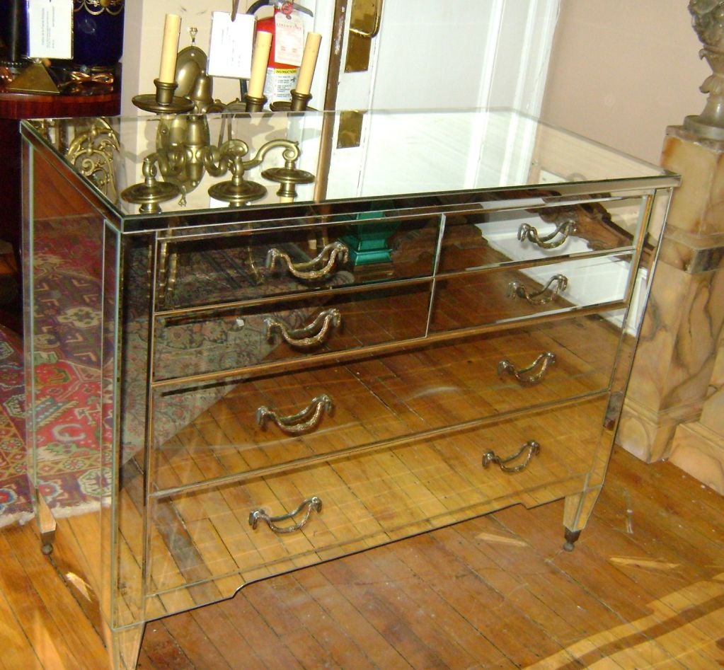 Pair of Mirrored Chest of Drawers In Excellent Condition In New York, NY