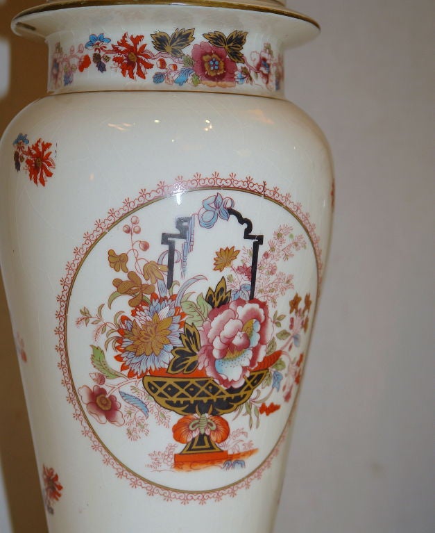 White Table Lamps with Floral Decoration In Good Condition For Sale In New York, NY