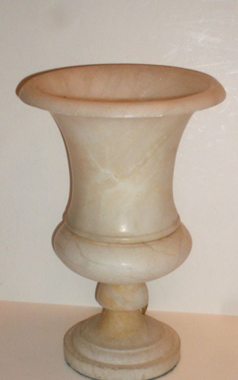 Carved Albaster Urn Lamp In Good Condition For Sale In New York, NY
