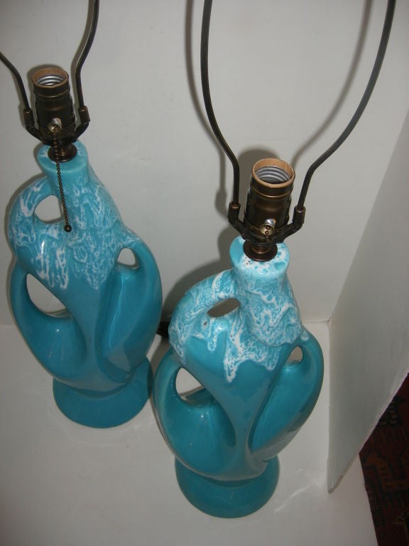 Milieu du XXe siècle Lampes de table porcelaine bleu clair en vente
