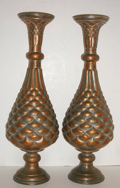 Turc Paire de vases en cuivre du Moyen-Orient en vente
