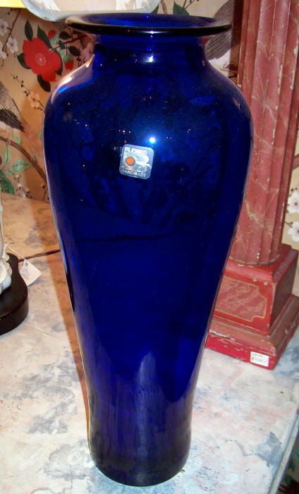 LARGE COBALT BLENKO GLASS VASE In Excellent Condition For Sale In West Palm Beach, FL