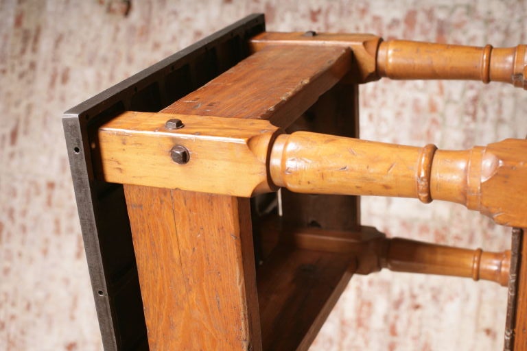 Vintage Wood & Metal Turtle Table In Good Condition In Oakville, CT