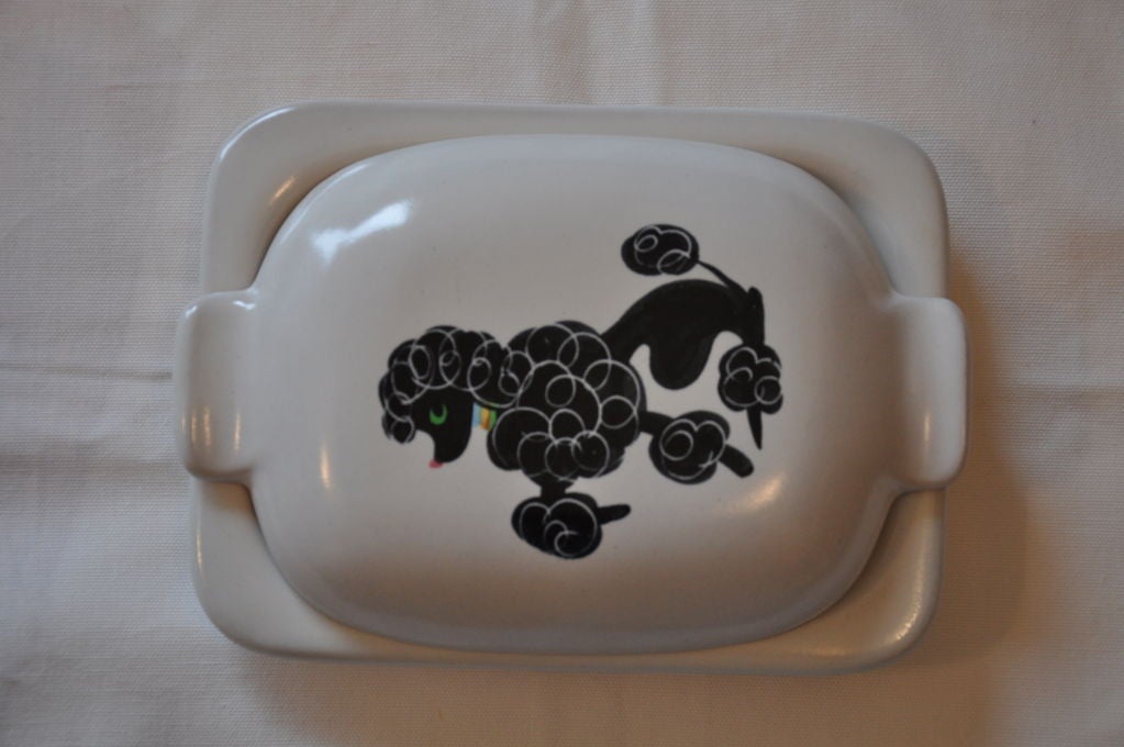 AN ASSORTMENT OF 1950S GLIDDEN POODLE DISHES. (3) CUPS (3-1/2