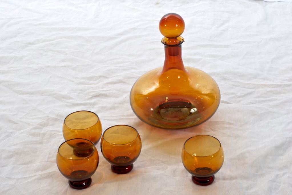 Beautiful amber color vintage Murano liquor set. Set includes four glasses and decanter with stopper.