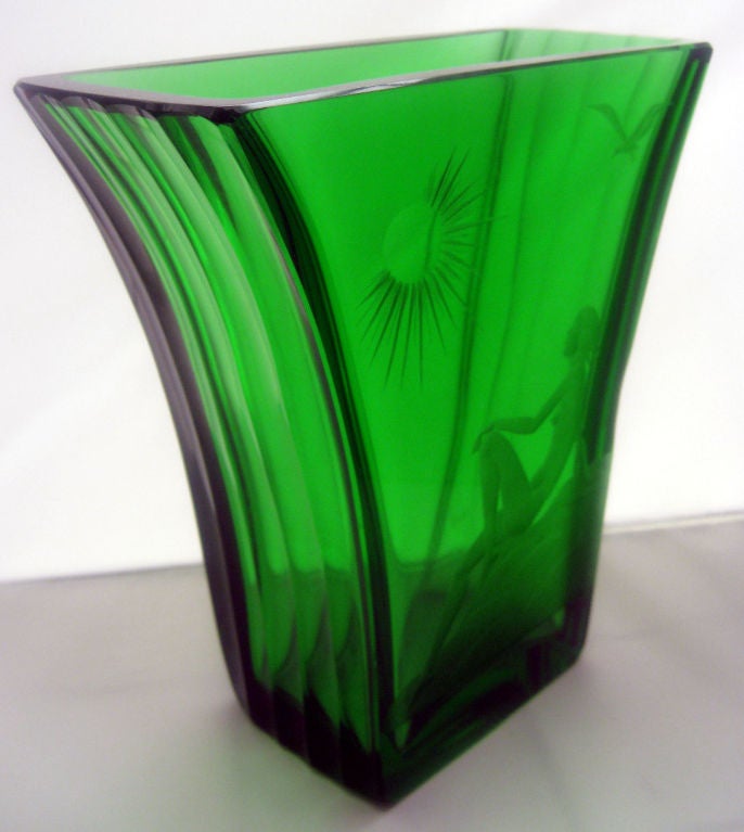 Swedish Art Deco Emerald Green Etched Glass Vase In Excellent Condition In Coral Gables, FL