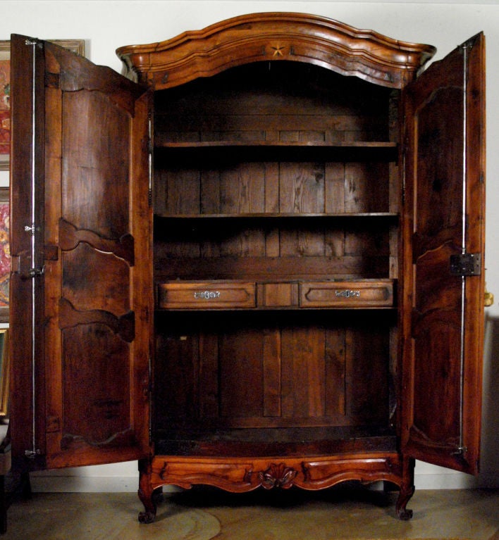 An Important Louis XV Walnut & Inlaid Armoire In Excellent Condition For Sale In Sheffield, MA