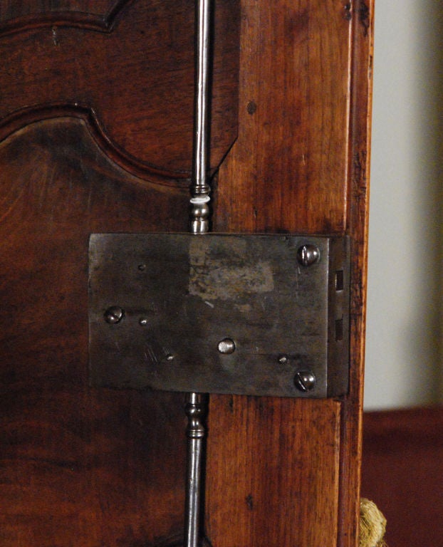 Incrusté An Important Louis XV Walnut & Inlaid Armoire en vente