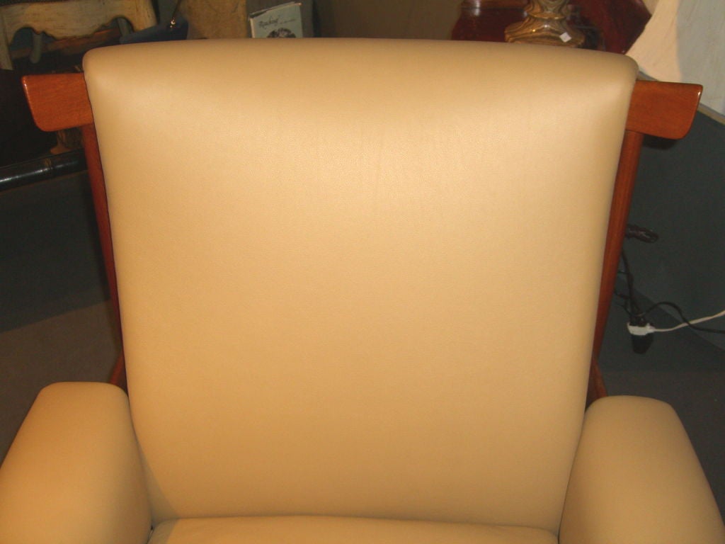 Elegant Finn Juhl Designed Bwana Chair & Ottoman in leather 3
