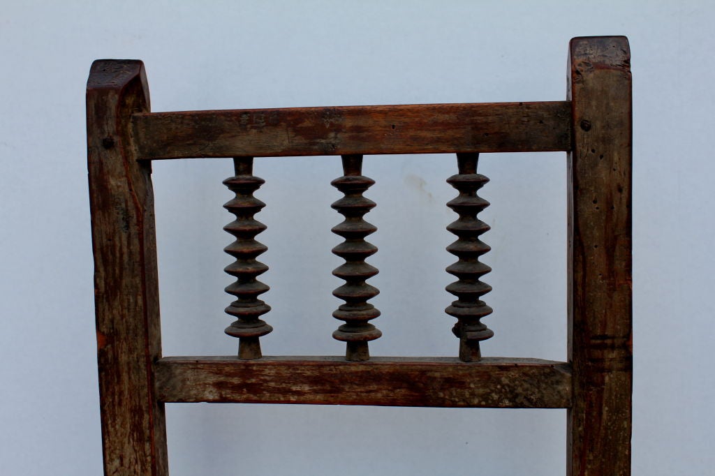 XVIIIe siècle et antérieur Paire de chaises espagnoles coloniales du Nouveau-Mexique sculptées à la main