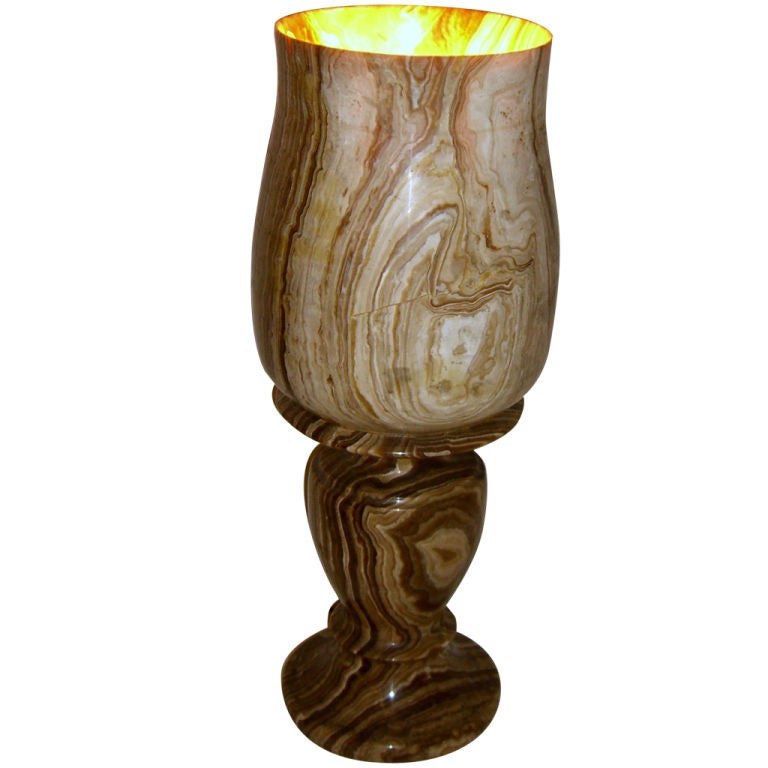 Magnifique lampe grecque en forme d'urne en pierre sculptée à la main