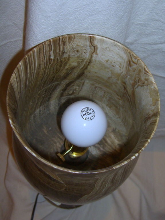 Magnifique lampe grecque en forme d'urne en pierre sculptée à la main en vente 1