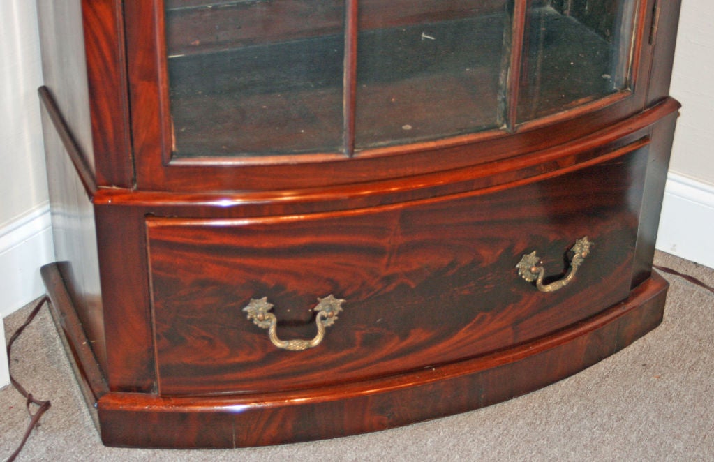 Fine Mahogany Bowfront Display Cupboard.
