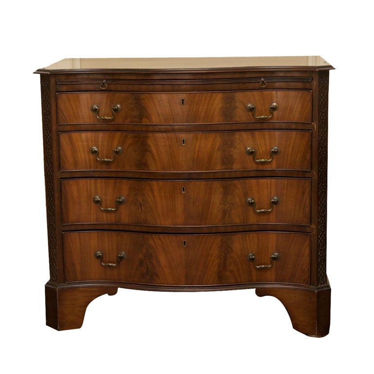 Commode serpentine en acajou de style George III
