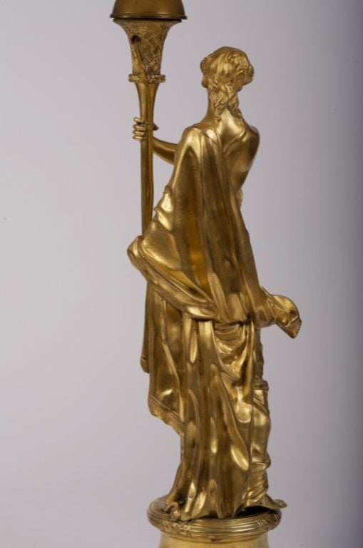 Bronze Chandelier figuratif Louis XVI en bronze doré monté en lampe en vente