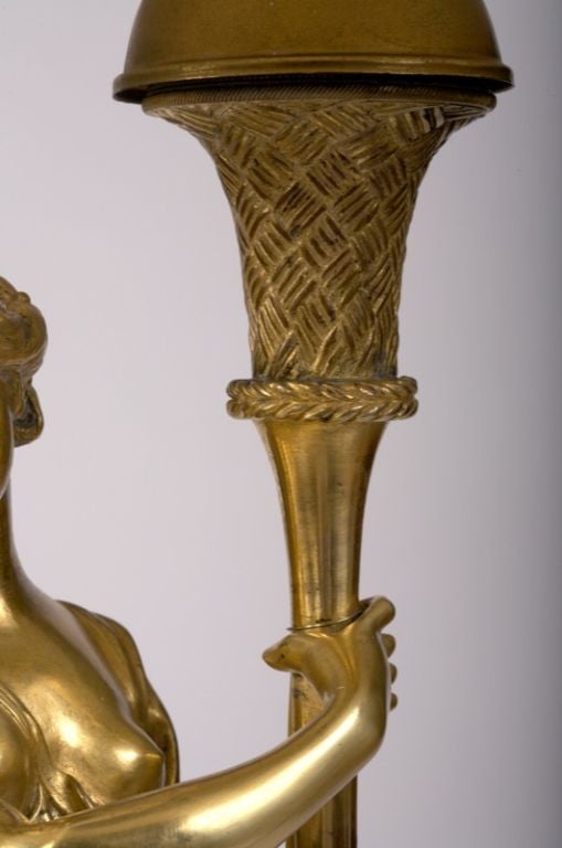 Chandelier figuratif Louis XVI en bronze doré monté en lampe en vente 2