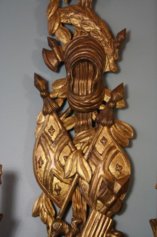 Legno dorato Coppia di sconsiglieri italiani in legno dorato in vendita