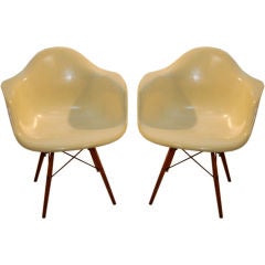 CHARLES AND RAY EAMES PAIR OF DOWEL LEG CHAIRS