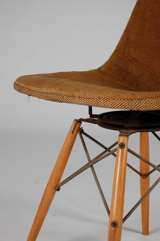 Eames Swivel Dowel Legged Chair; DKW-1 5