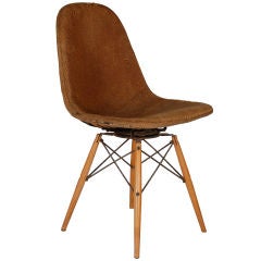 Chaise pivotante à pieds goujonnés Eames ; DKW-1