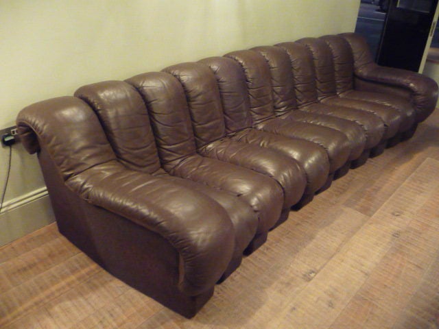 great condition and colour , this is a very nice over scale sofa.