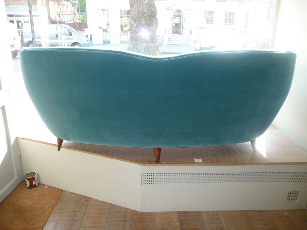 Italian Curved Sofa In Excellent Condition In Wargrave, Berkshire