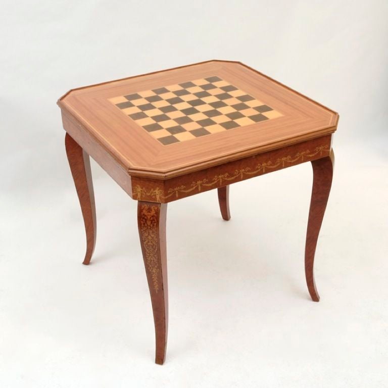 Burr/Burl Walnut marquetry veneer centre table, with concealed games board and roulette table.
Italian c.1950